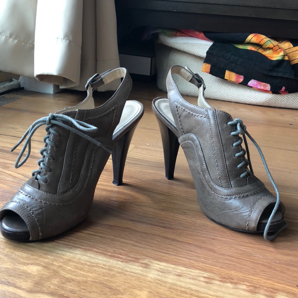 Beige peep-toe lace-up pumps